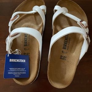 Sandal never worn, new with tags